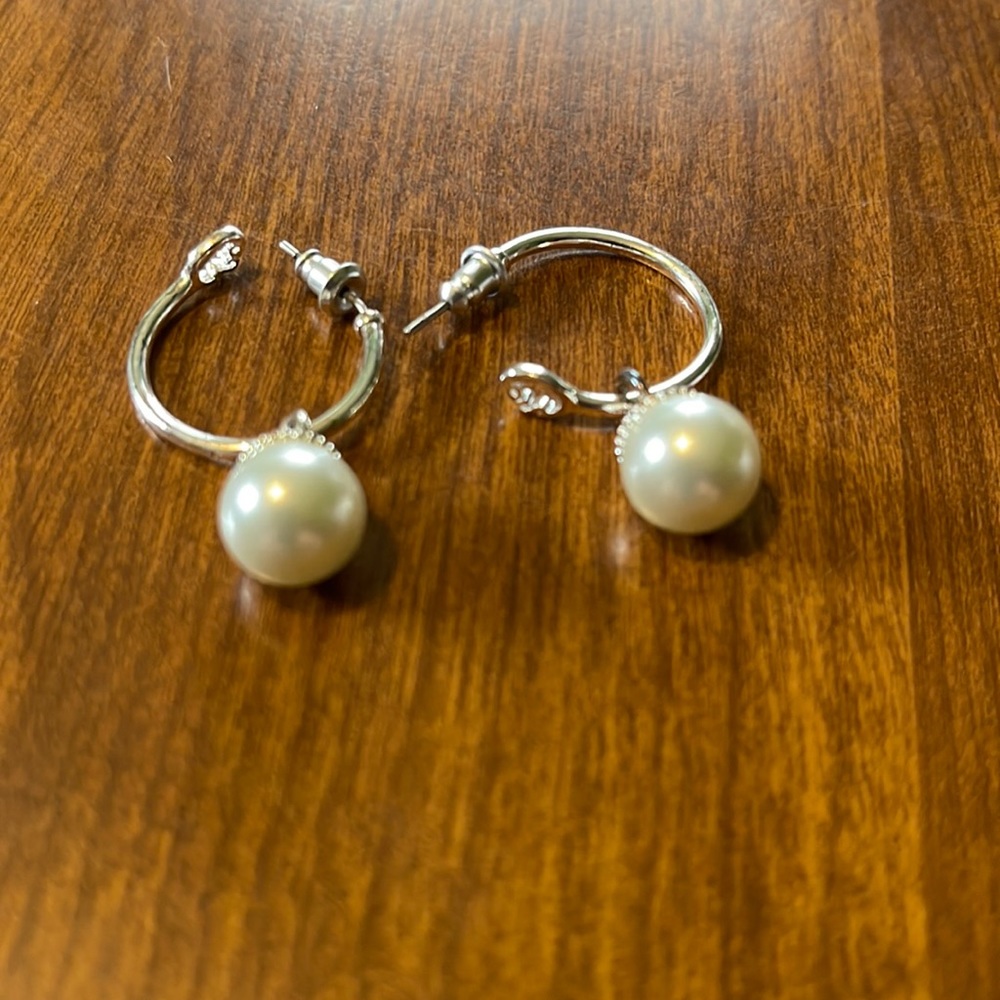 Earrings silver tone with pearl